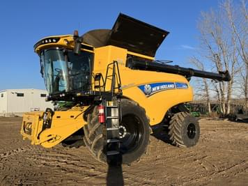 Main image New Holland CR8.90