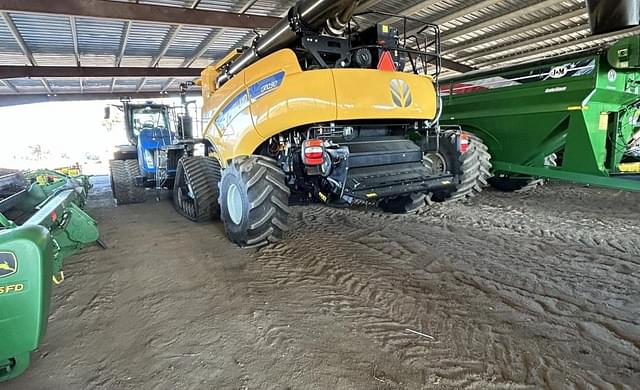 Image of New Holland CR10.90 equipment image 2