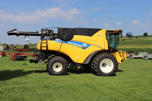 Image of New Holland CR7.90 equipment image 1