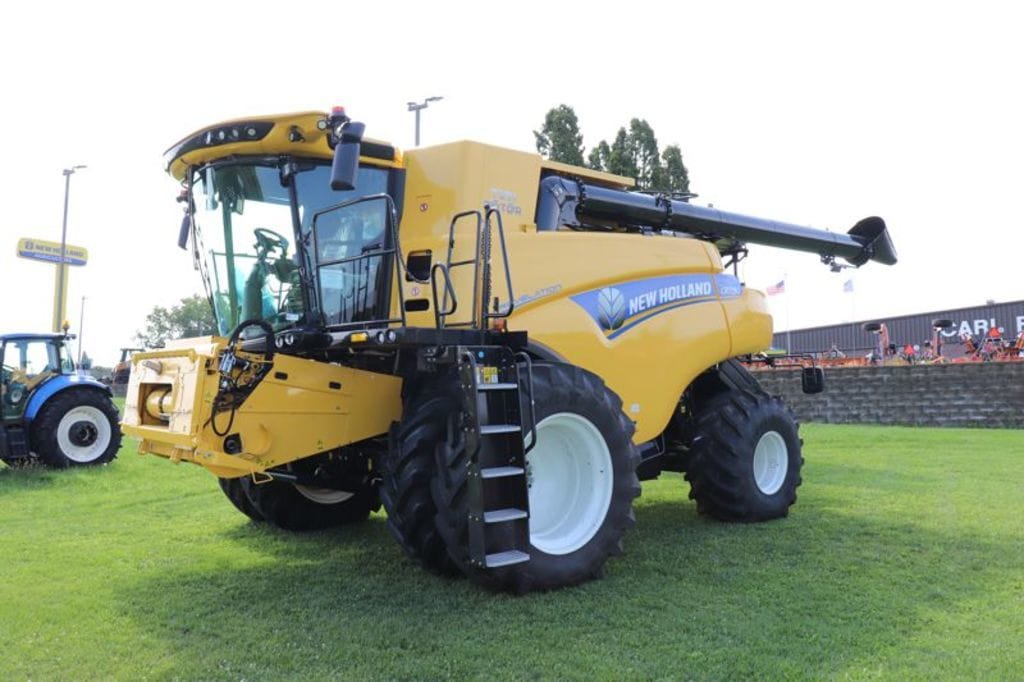 2023 New Holland CR7.90 Equipment Image0
