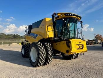 2023 New Holland CR7.90 Equipment Image0