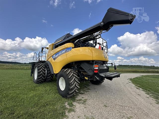 Image of New Holland CR7.90 equipment image 2