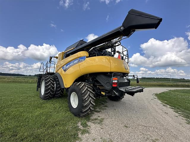 Image of New Holland CR7.90 equipment image 2