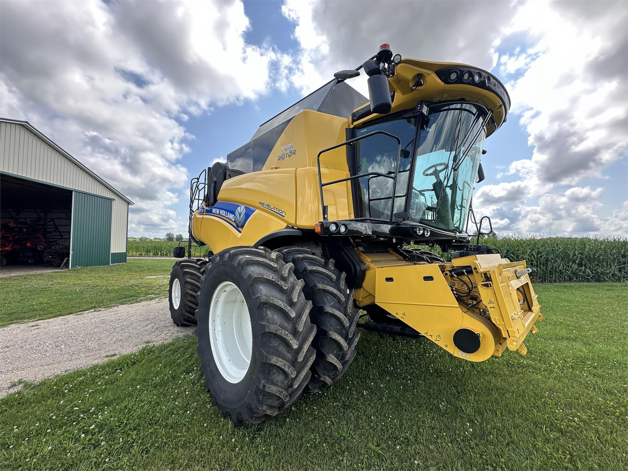 Main image New Holland CR7.90