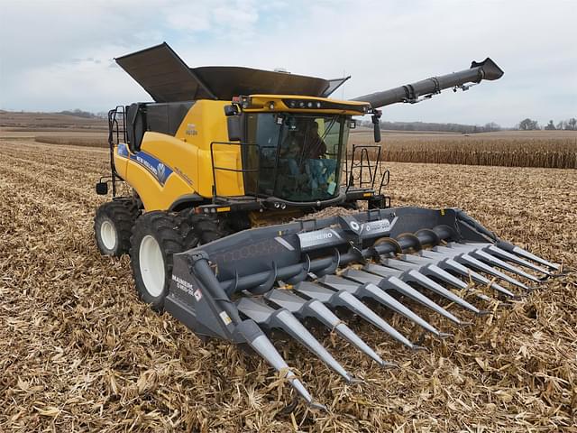 Image of New Holland CR8.90 equipment image 3