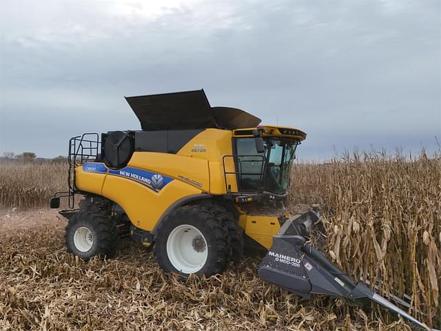 Image of New Holland CR8.90 equipment image 1