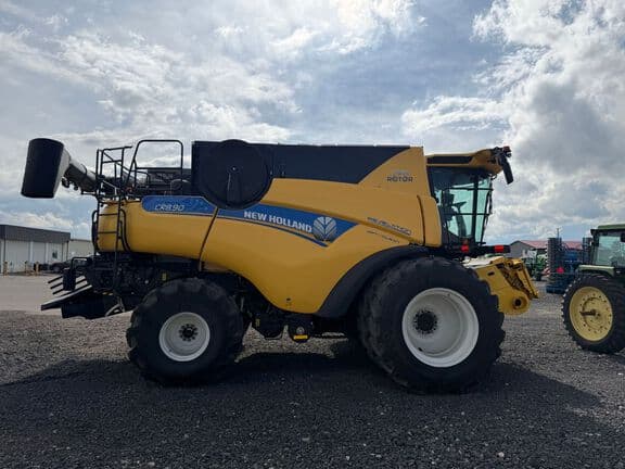 Image of New Holland CR8.90 equipment image 4