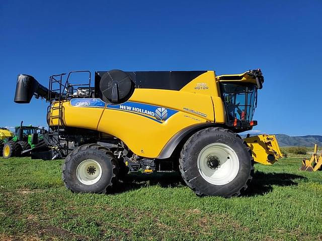 Image of New Holland CR8.90 equipment image 1