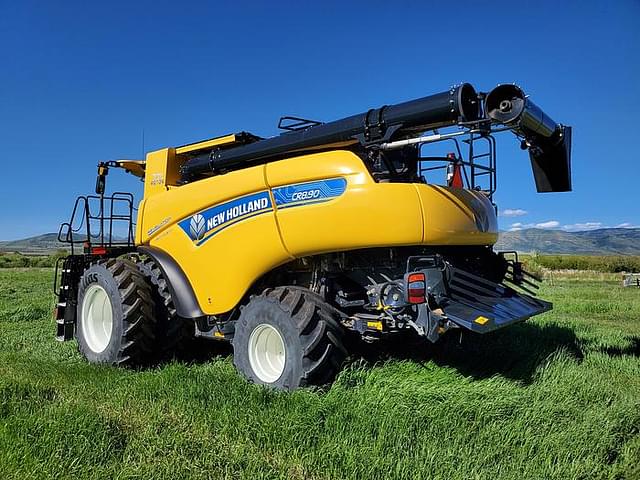 Image of New Holland CR8.90 equipment image 3