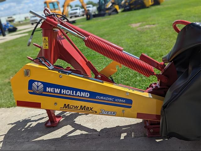 Image of New Holland Duradisc 109M equipment image 2