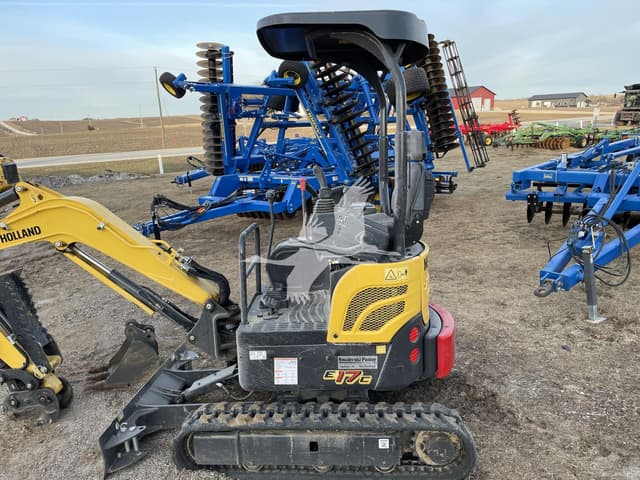 Image of New Holland E17C equipment image 3