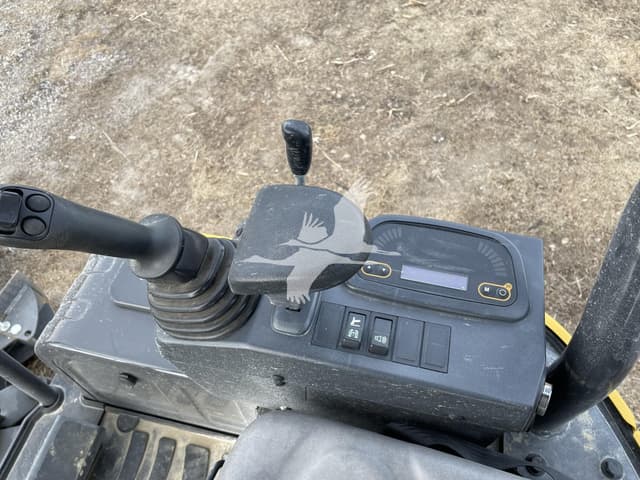 Image of New Holland E17C equipment image 4