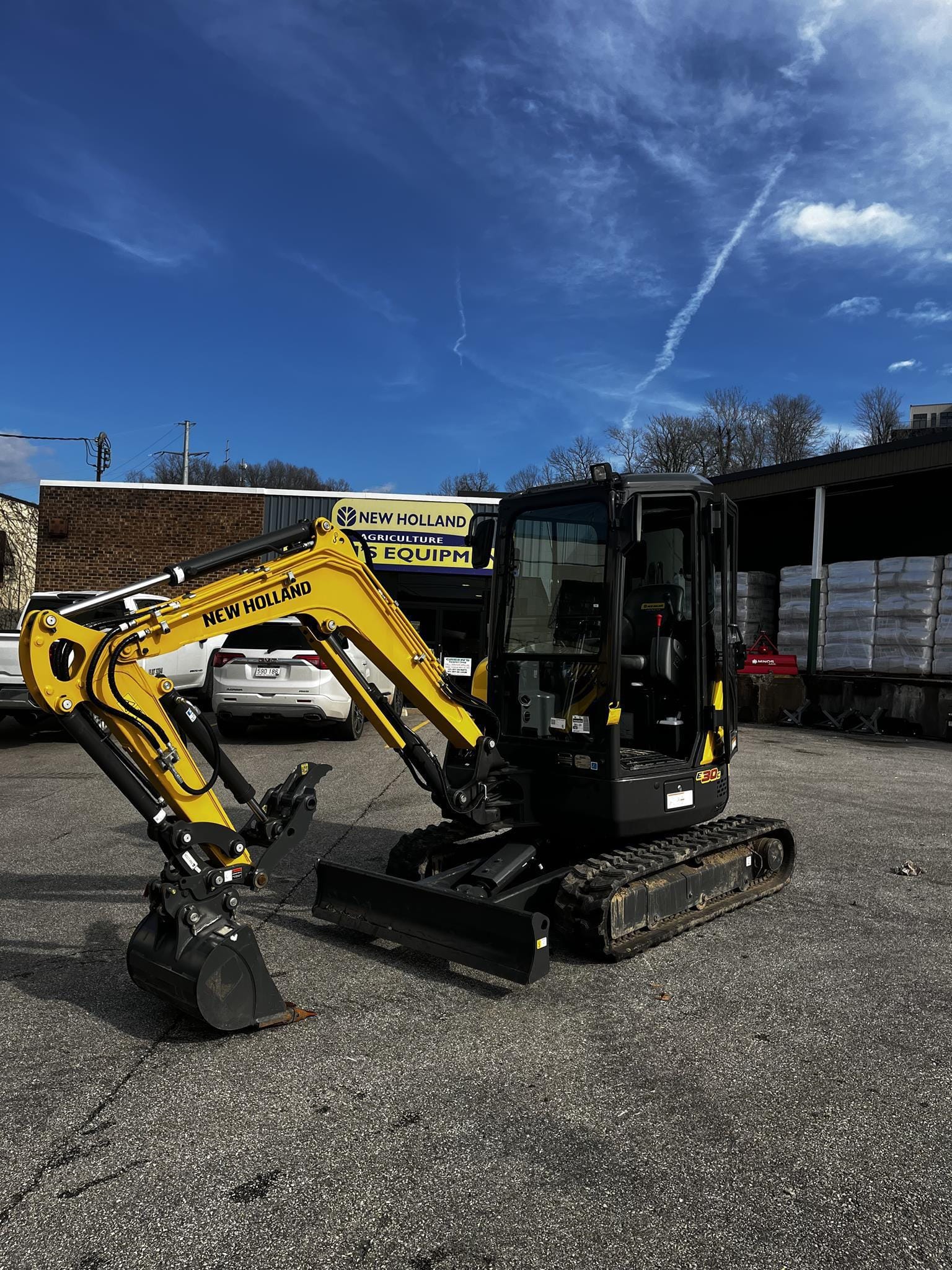 2023 New Holland E30C  Equipment Image0