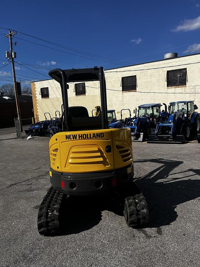 Image of New Holland E30C  equipment image 1