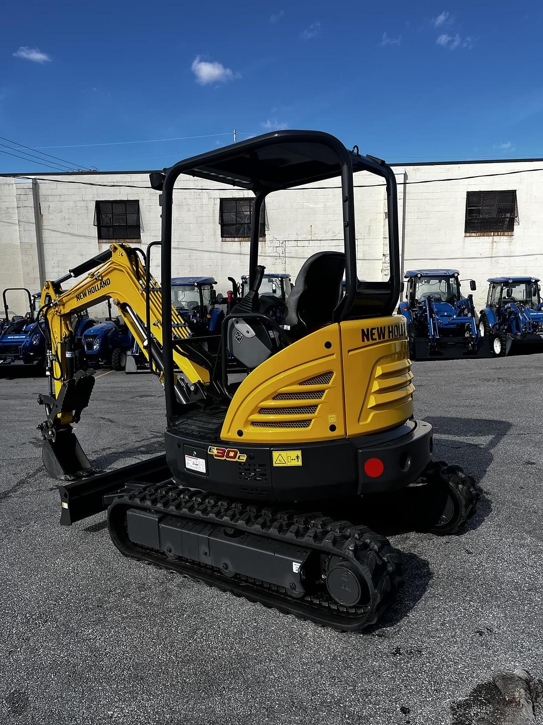 Image of New Holland E30C  Image 0