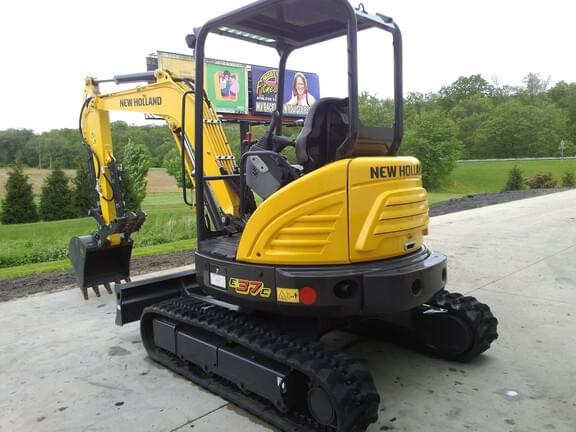 Image of New Holland E37C equipment image 3