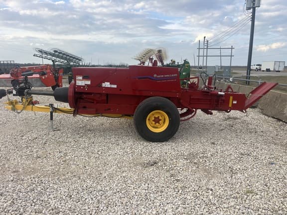 Image of New Holland Hayliner 275 equipment image 3