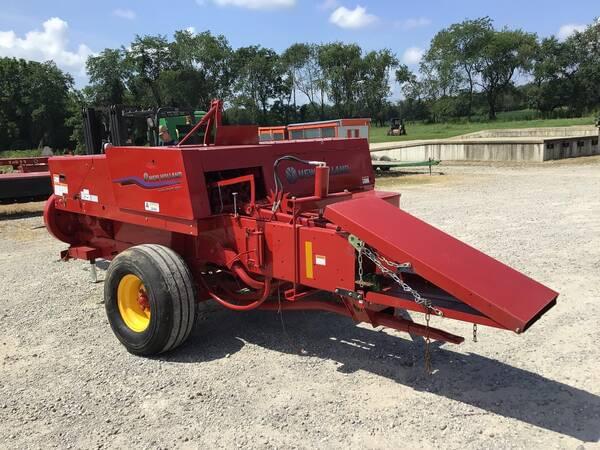 Image of New Holland Hayliner 275 equipment image 4