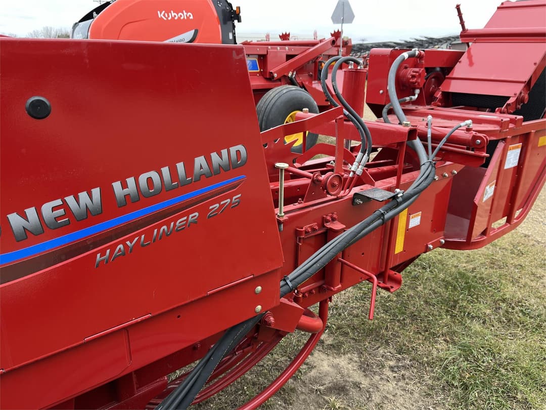 Image of New Holland Hayliner 275 Image 1