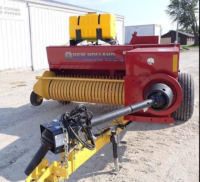 Image of New Holland Hayliner 275 Plus equipment image 2