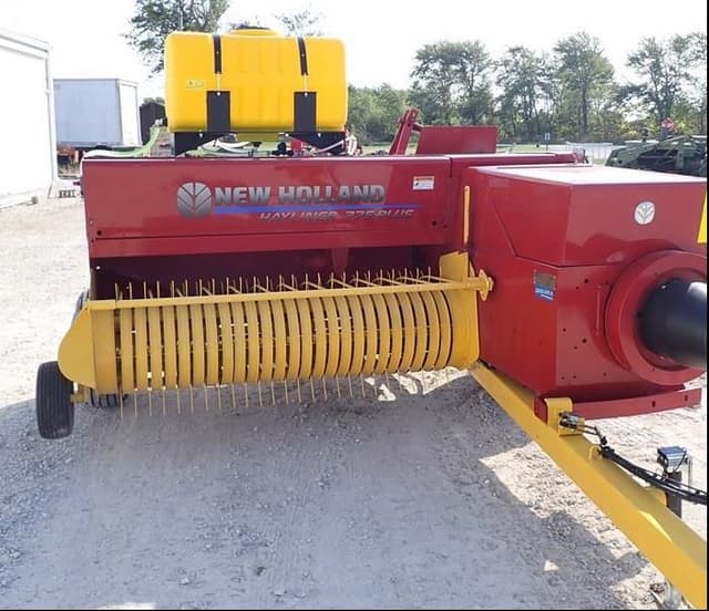Image of New Holland Hayliner 275 Plus equipment image 3
