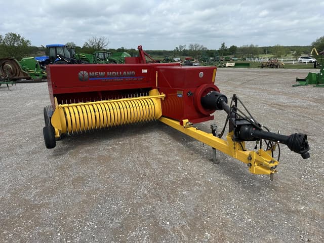Image of New Holland Hayliner 275 Plus equipment image 3
