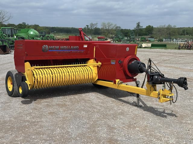 Image of New Holland Hayliner 275 Plus equipment image 1