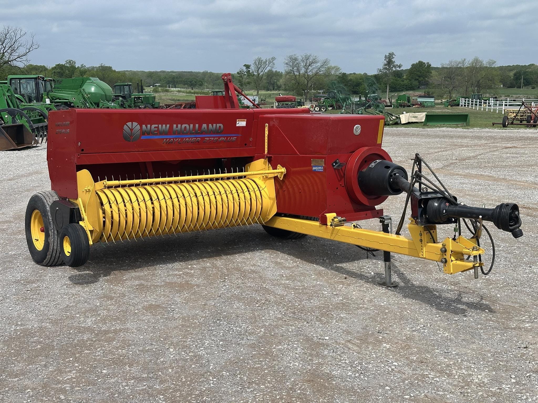 2023 New Holland Hayliner 275 Plus Equipment Image0