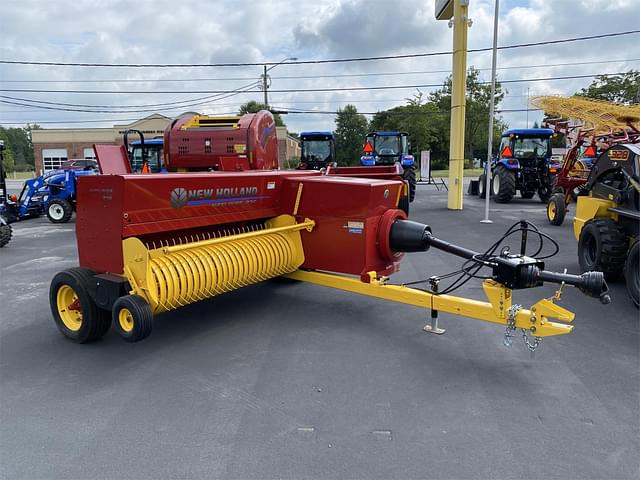 Image of New Holland Hayliner 275 Plus equipment image 1