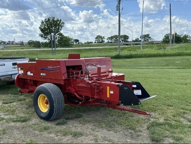 Image of New Holland Hayliner 275 Plus equipment image 2