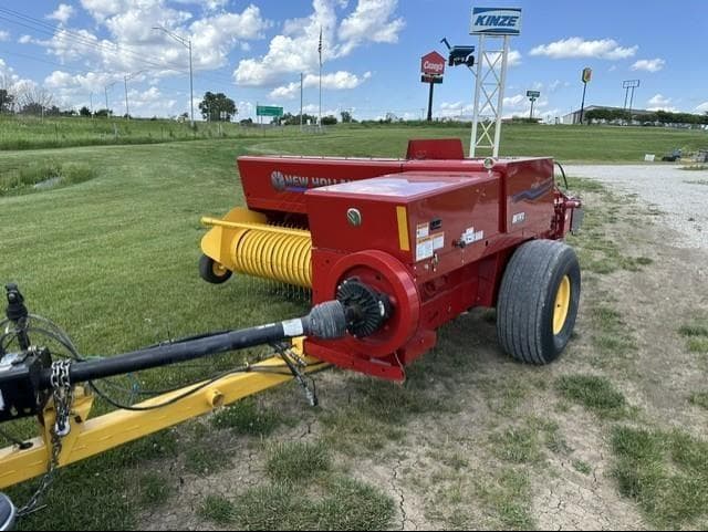 Image of New Holland Hayliner 275 Plus equipment image 1