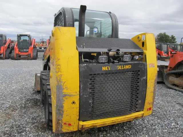Image of New Holland L316 equipment image 3