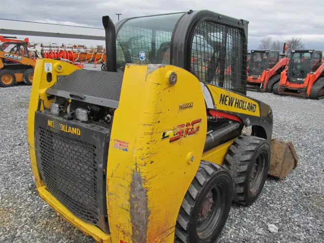 Image of New Holland L316 equipment image 4