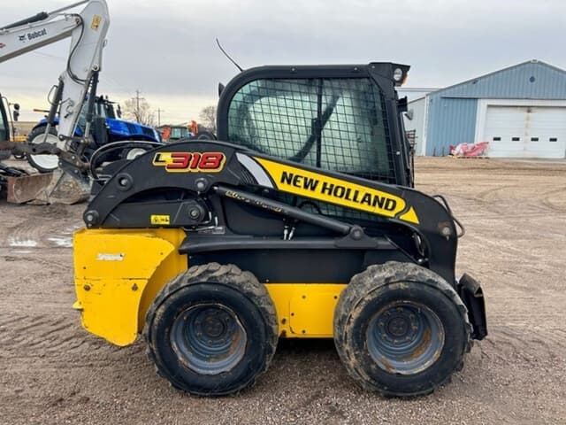 Image of New Holland L318 equipment image 3