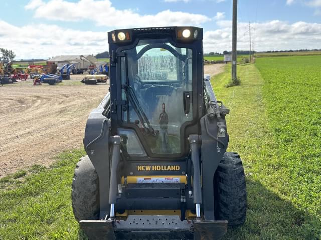 Image of New Holland L318 equipment image 1