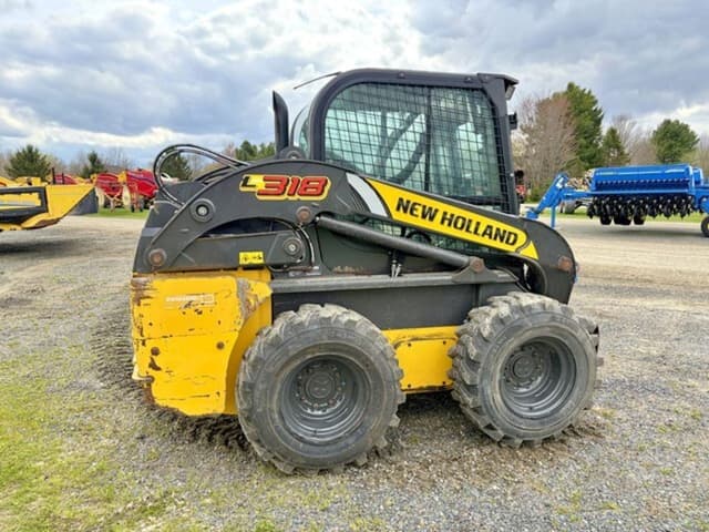 Image of New Holland L318 equipment image 3