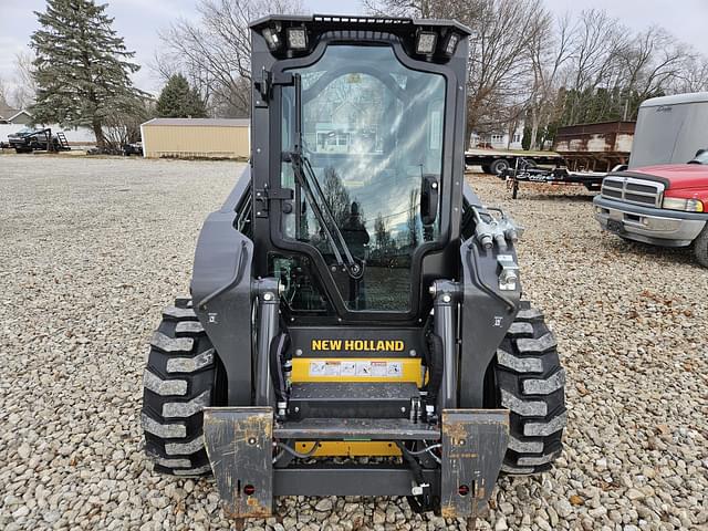 Image of New Holland L320 equipment image 1