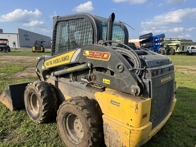 Image of New Holland L320 equipment image 2