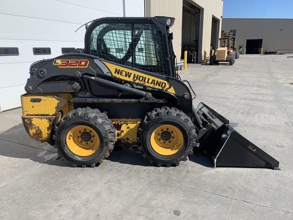 Image of New Holland L320 equipment image 1