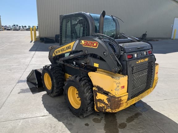 Image of New Holland L320 equipment image 4