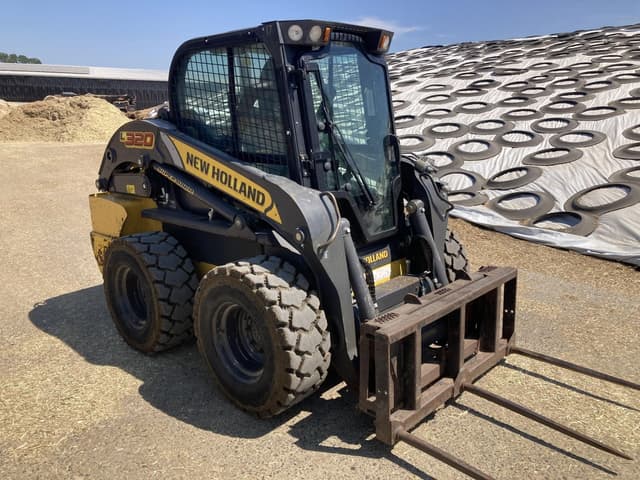 Image of New Holland L320 equipment image 1