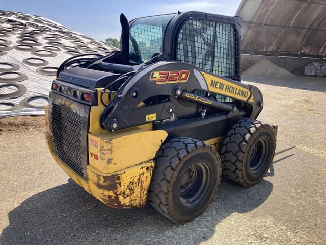 Image of New Holland L320 equipment image 2
