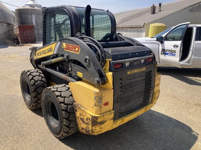 Image of New Holland L320 equipment image 3