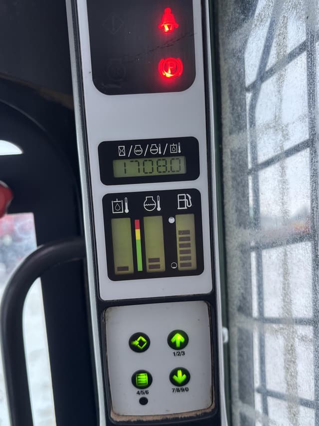 Image of New Holland L320 equipment image 4