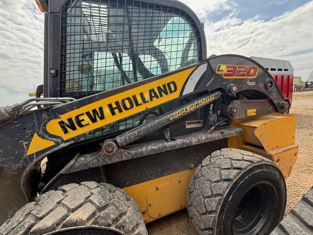 Image of New Holland L320 equipment image 1