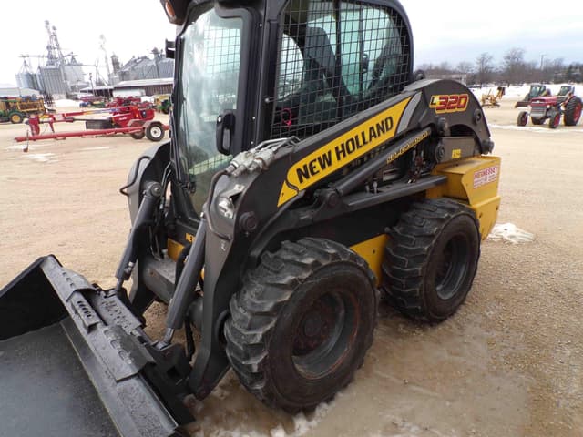 Image of New Holland L320 equipment image 4