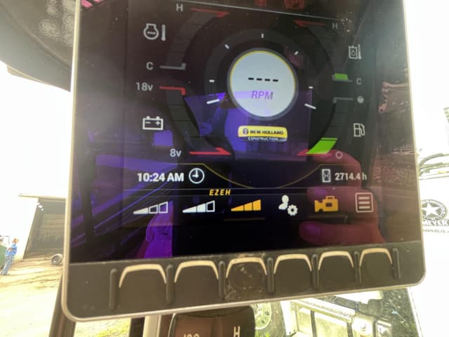 Image of New Holland L320 equipment image 4