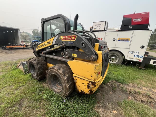 Image of New Holland L320 equipment image 1