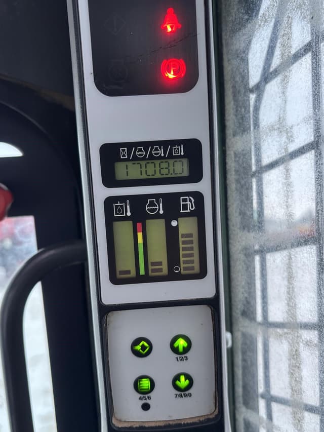 Image of New Holland L320 equipment image 4