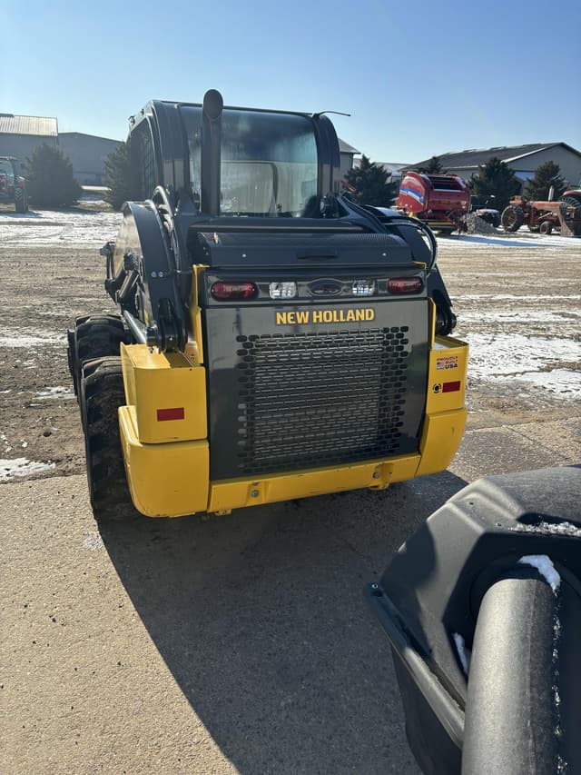 Image of New Holland L320 equipment image 2